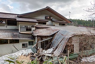 Abandoned Nametara Onsen Collapsing Roof