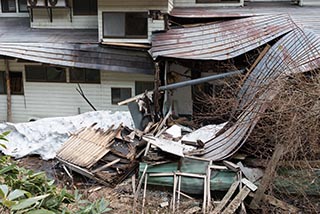 Abandoned Nametara Onsen Collapsing Roof