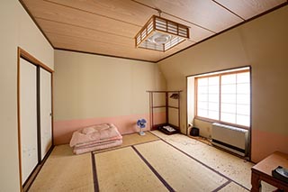 Abandoned Oirasekeiryu Onsen Hotel Guest Room