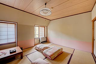 Abandoned Oirasekeiryu Onsen Hotel Guest Room