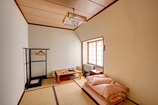 Abandoned Oirasekeiryu Onsen Hotel Guest Room