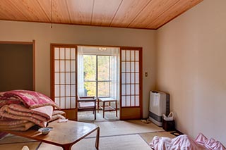 Abandoned Oirasekeiryu Onsen Hotel Guest Room