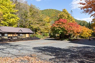 Abandoned Oirasekeiryu Onsen Hotel Grounds