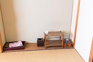 Abandoned Oirasekeiryu Onsen Hotel Guest Room