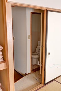 Abandoned Oirasekeiryu Onsen Hotel Guest Room