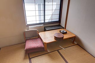 Abandoned Oirasekeiryu Onsen Hotel Guest Room