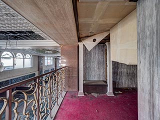 Seat in corridor of Queen Château Soapland