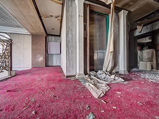 Elevator hall in Queen Château Soapland