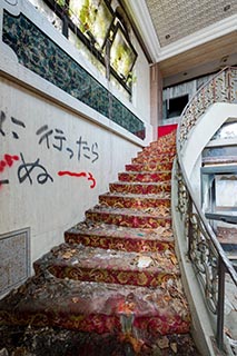 Lobby staircase in Queen Château Soapland