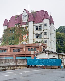 Abandoned Queen Château Soapland