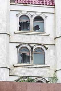 Abandoned Queen Château Soapland Front Windows