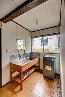 Abandoned Shin-Hato no Yu Onsen Guest Kitchen