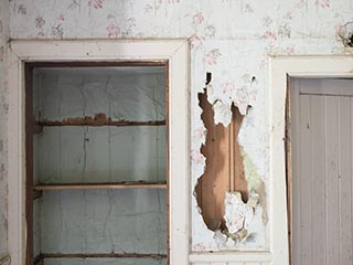 hole in wall next to closet